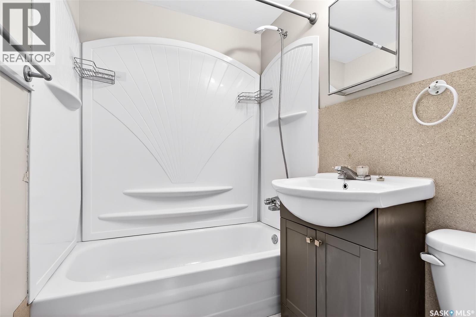 308-312 FAIRFORD STREET W - 21