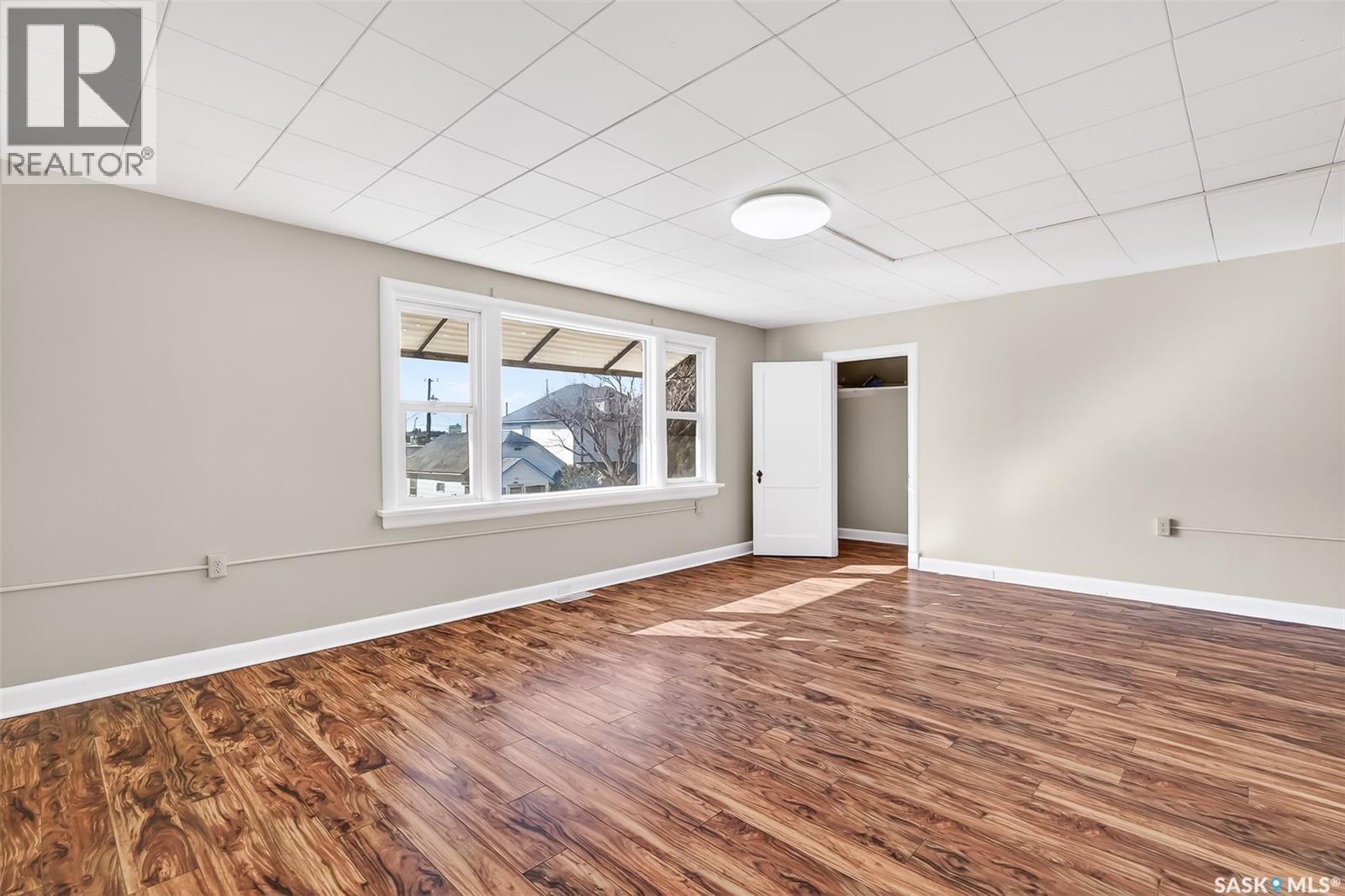 308-312 FAIRFORD STREET W - 18