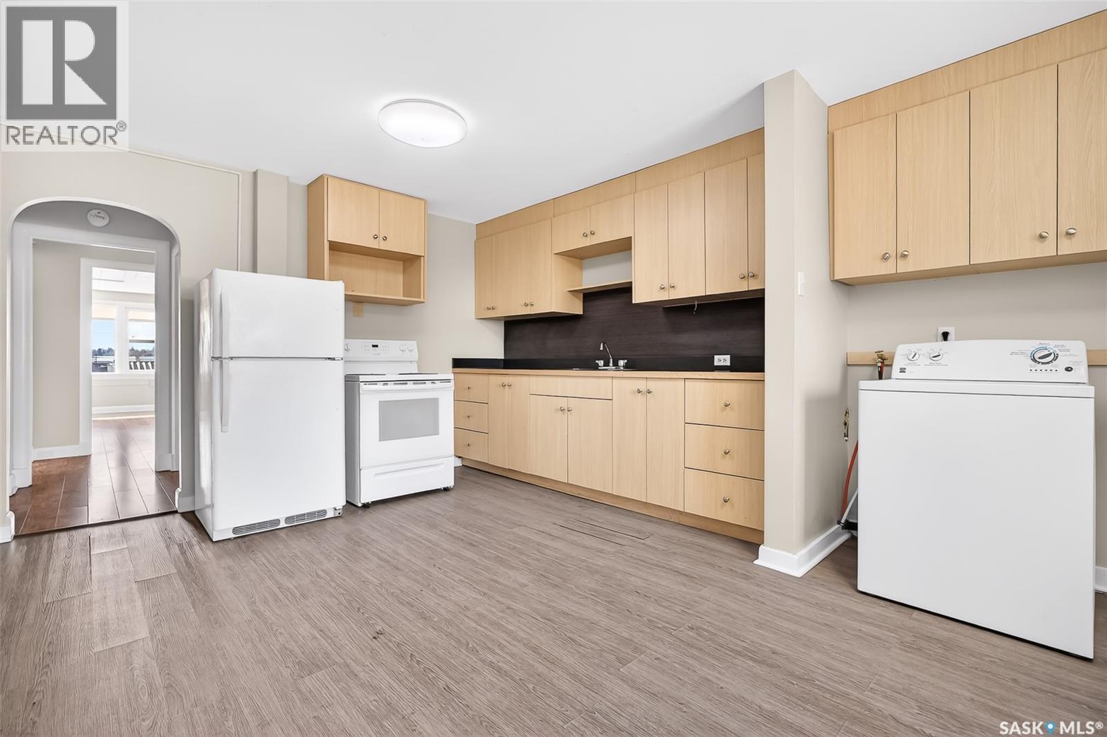 308-312 FAIRFORD STREET W - 6