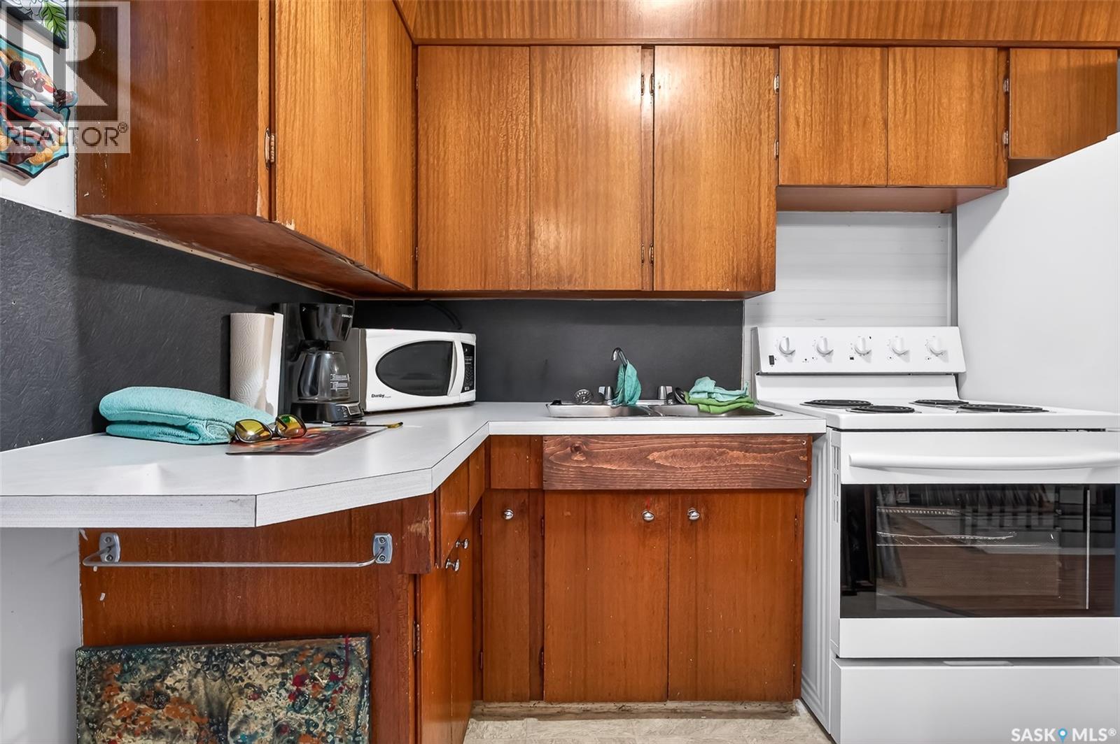 308-312 FAIRFORD STREET W - 24