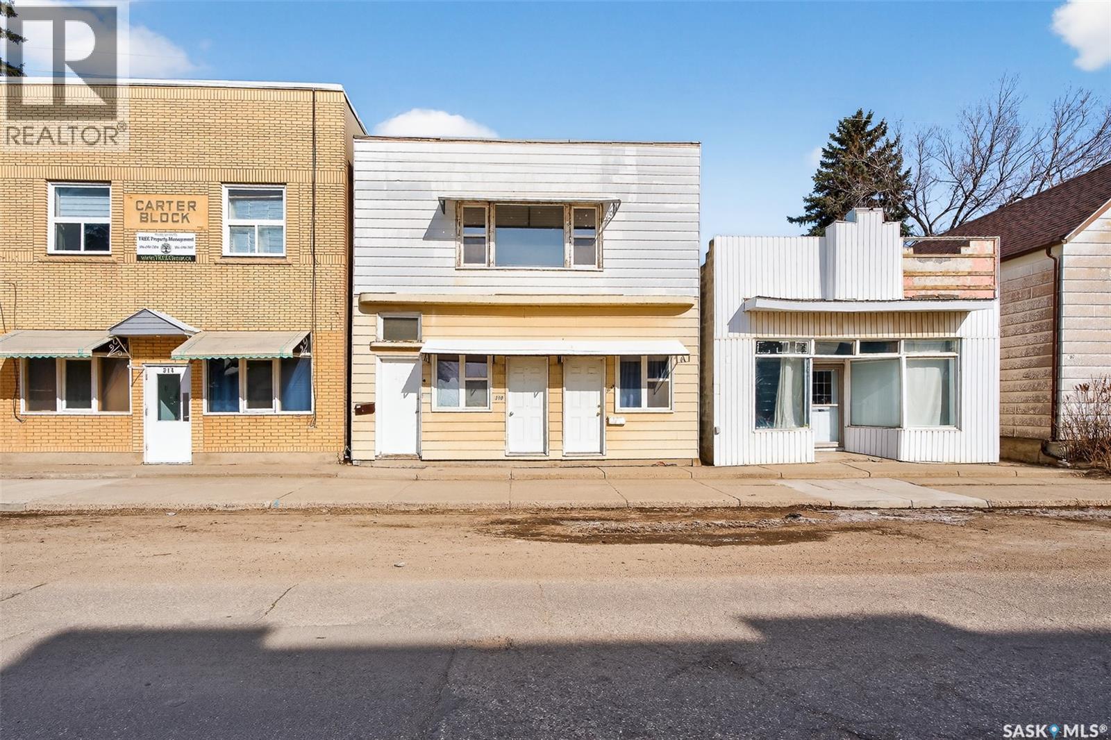 308-312 FAIRFORD STREET W - 2