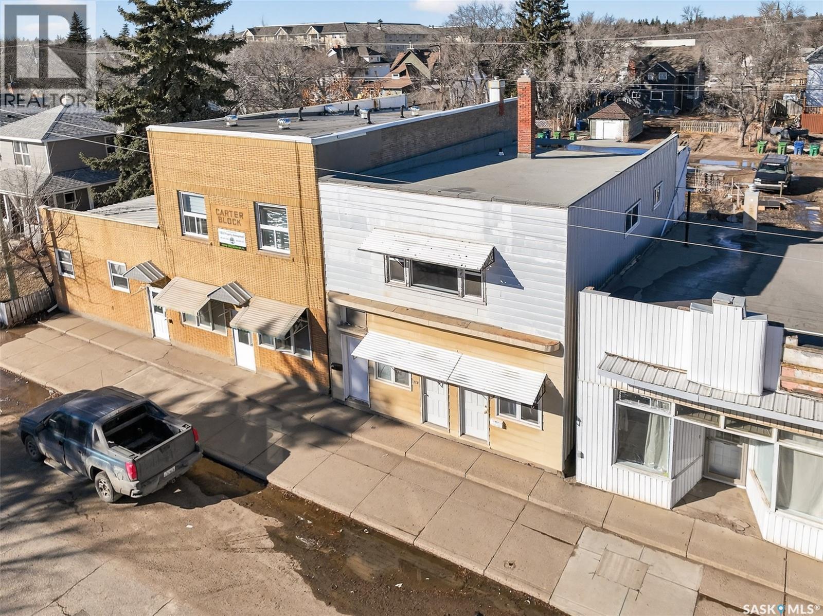 308-312 FAIRFORD STREET W - 38