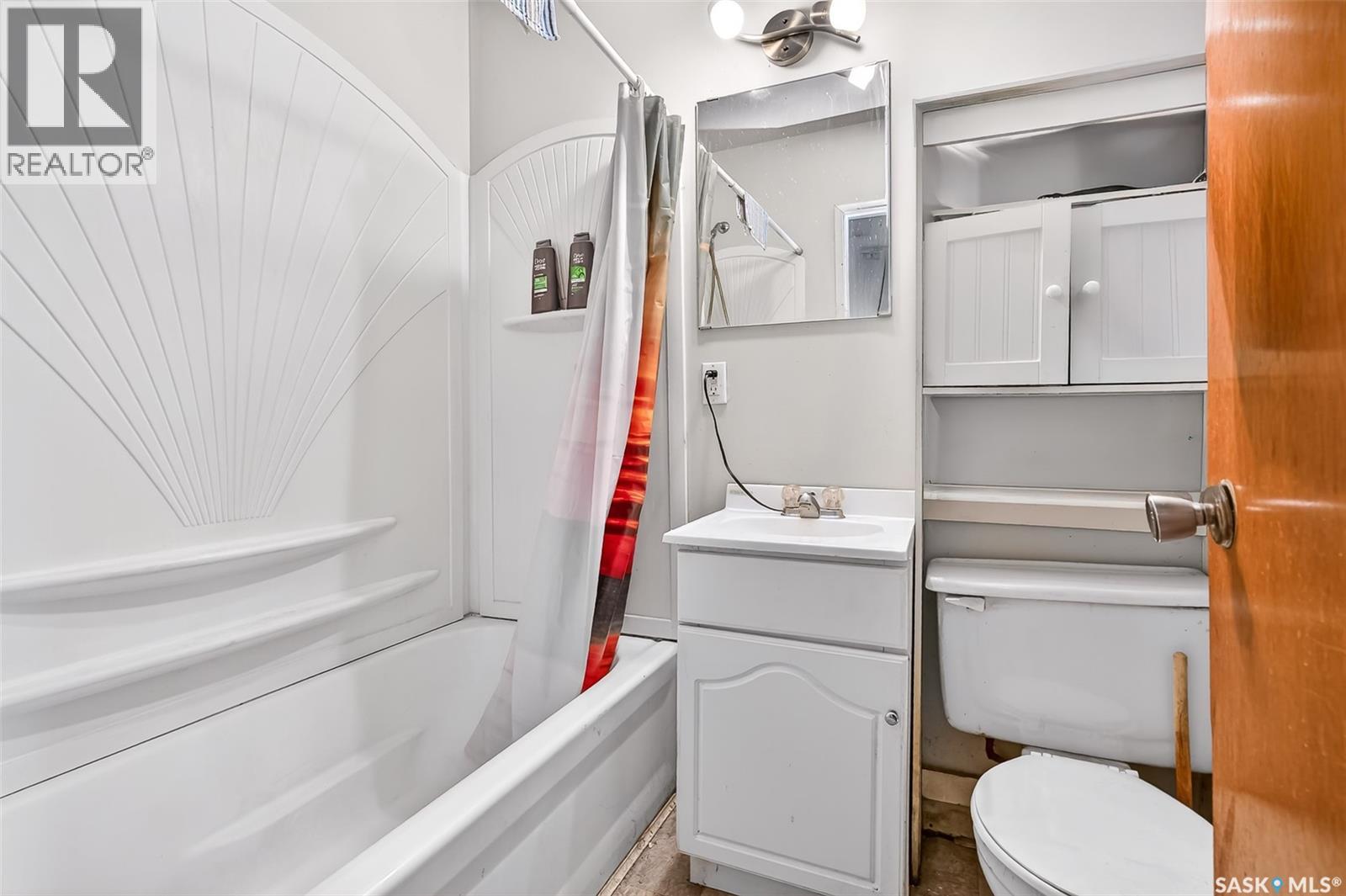 308-312 FAIRFORD STREET W - 32