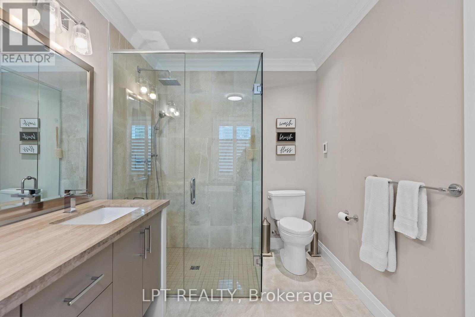 Ensuite also includes a shower.