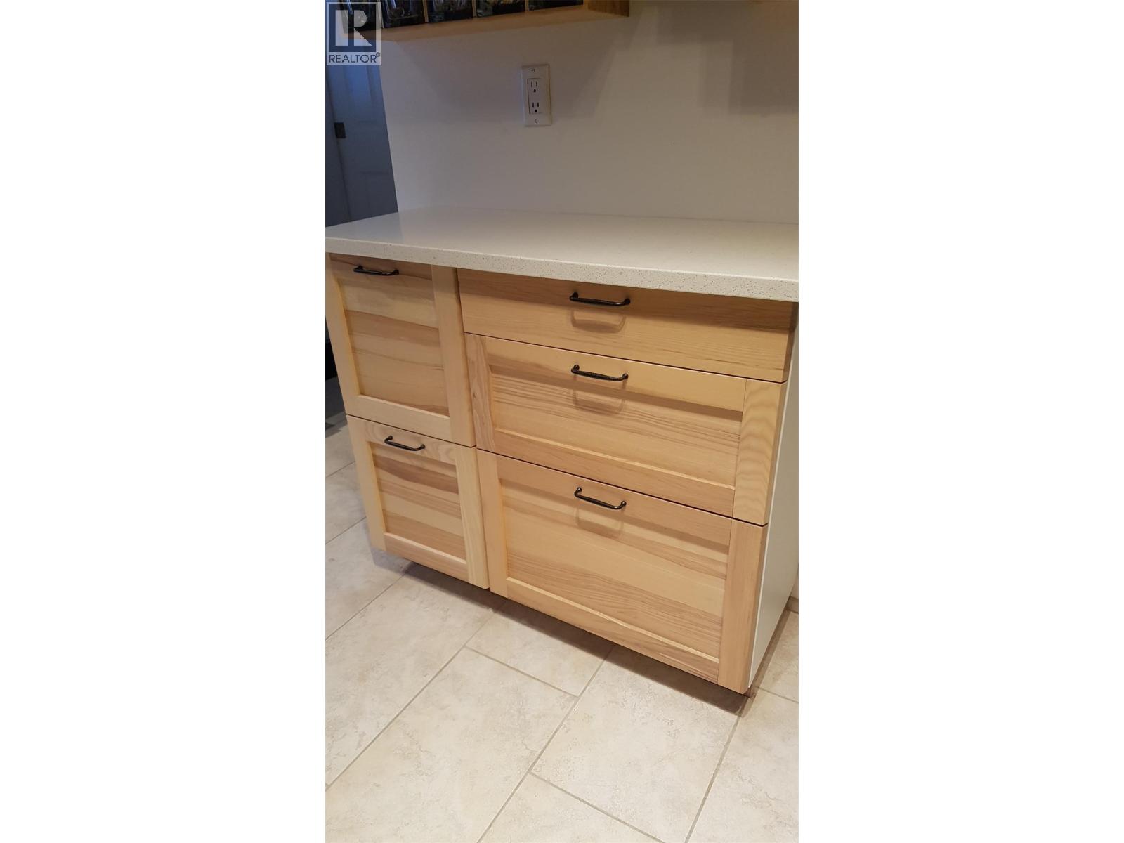 8029 VEDETTE Drive, Osoyoos