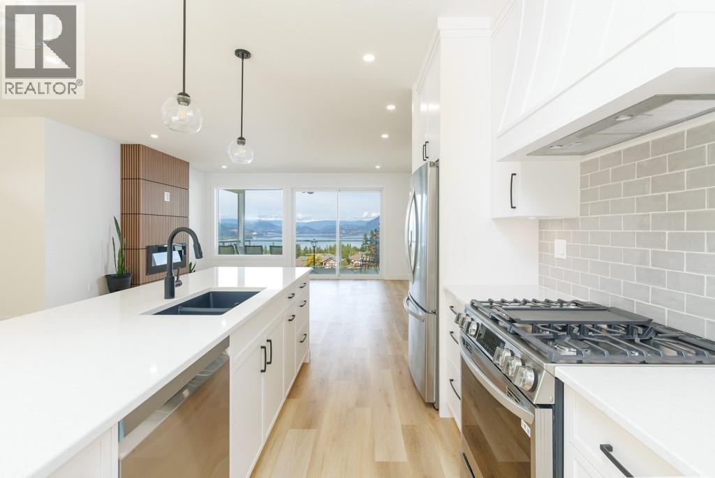 1160 16 Avenue SE, Salmon Arm