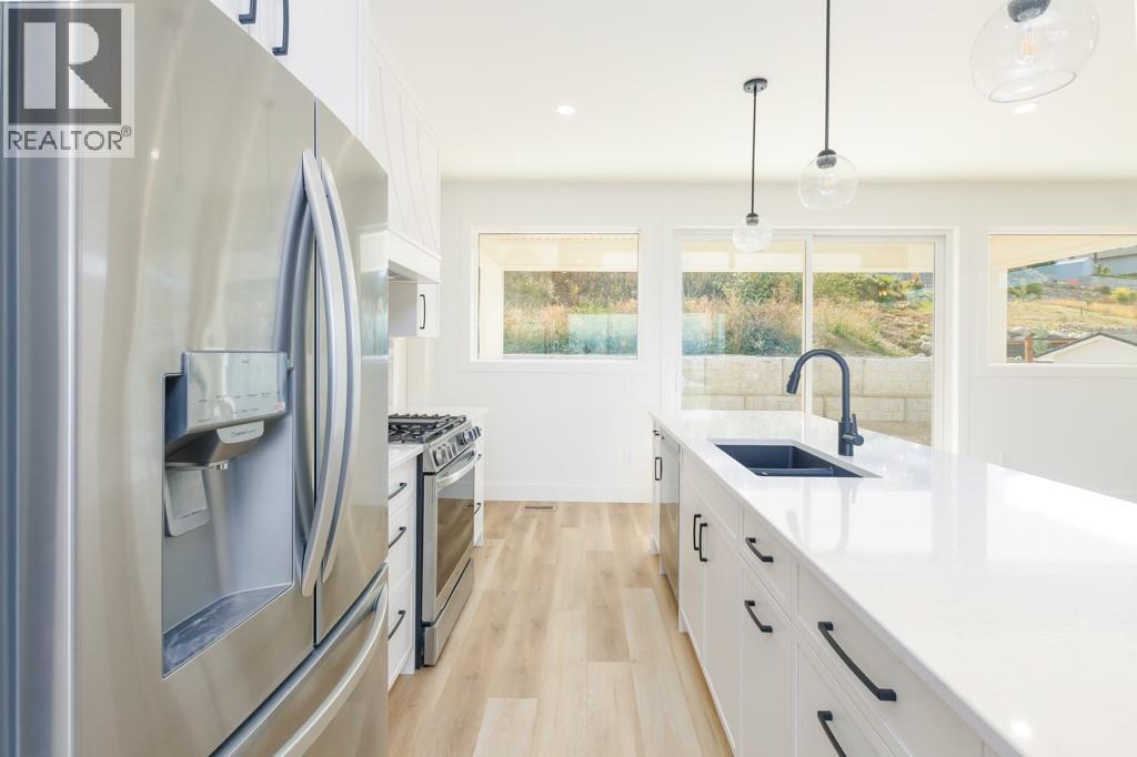 1160 16 Avenue SE, Salmon Arm