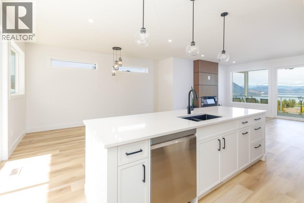 1160 16 Avenue SE, Salmon Arm