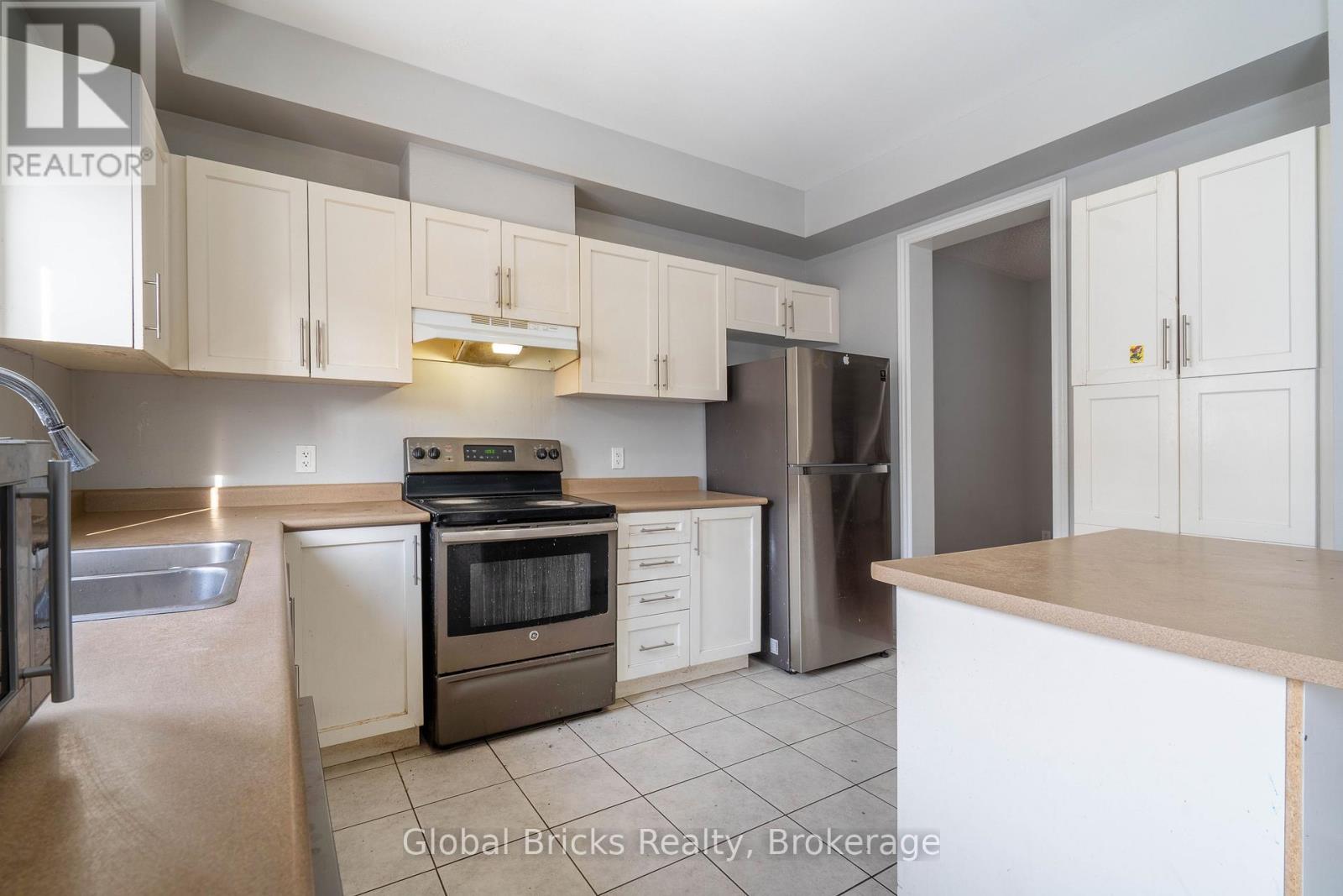 10 Dillon Drive, Brampton, ON photo 11
