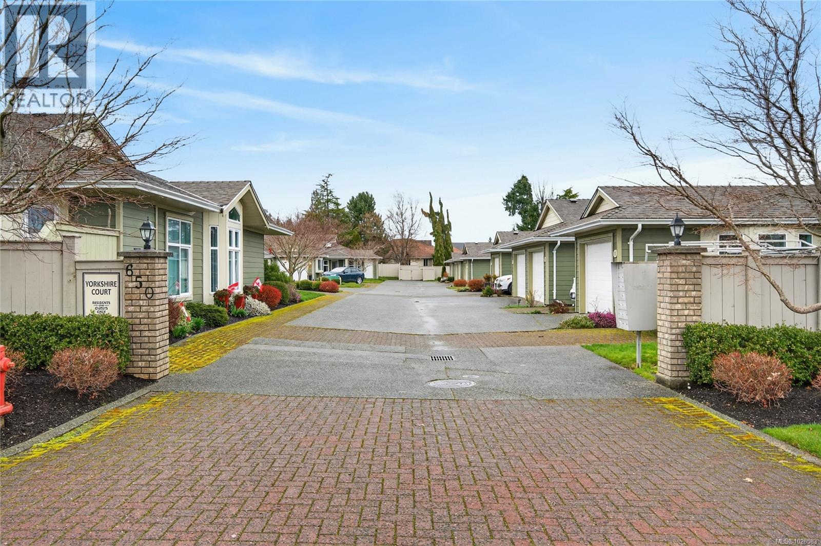 #7 650 YORKSHIRE DR - 28