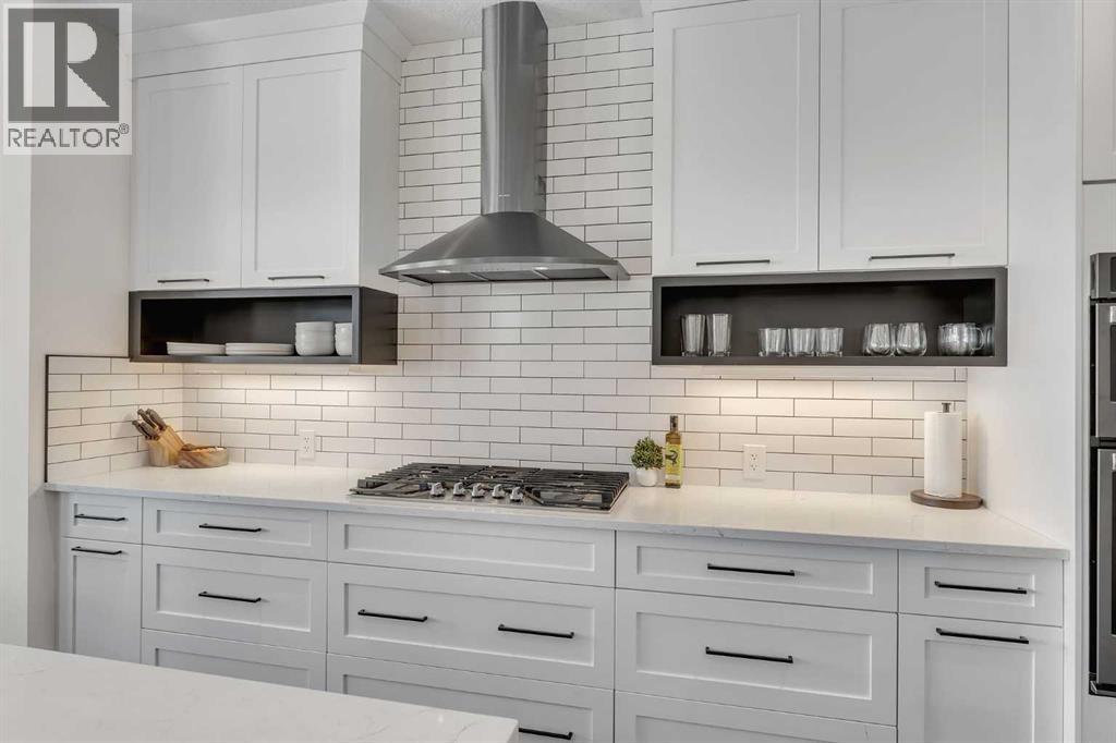 325 Crestmont Drive SW, Calgary, Alberta