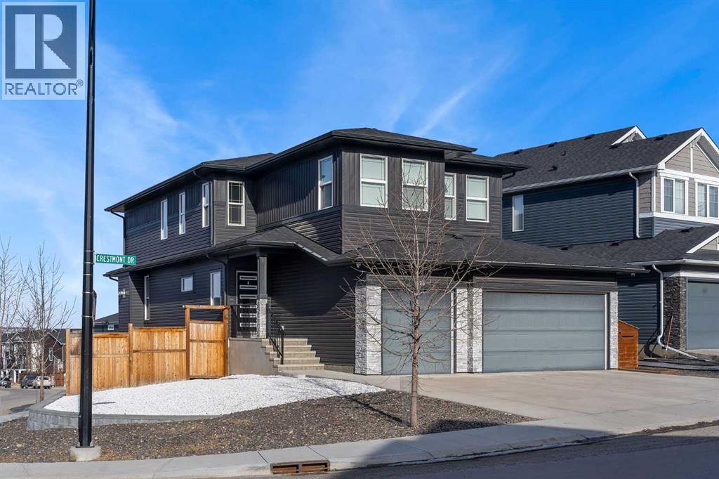 Single Family House for Sale in  Crestmont Drive SW Crestmont Calgary 
