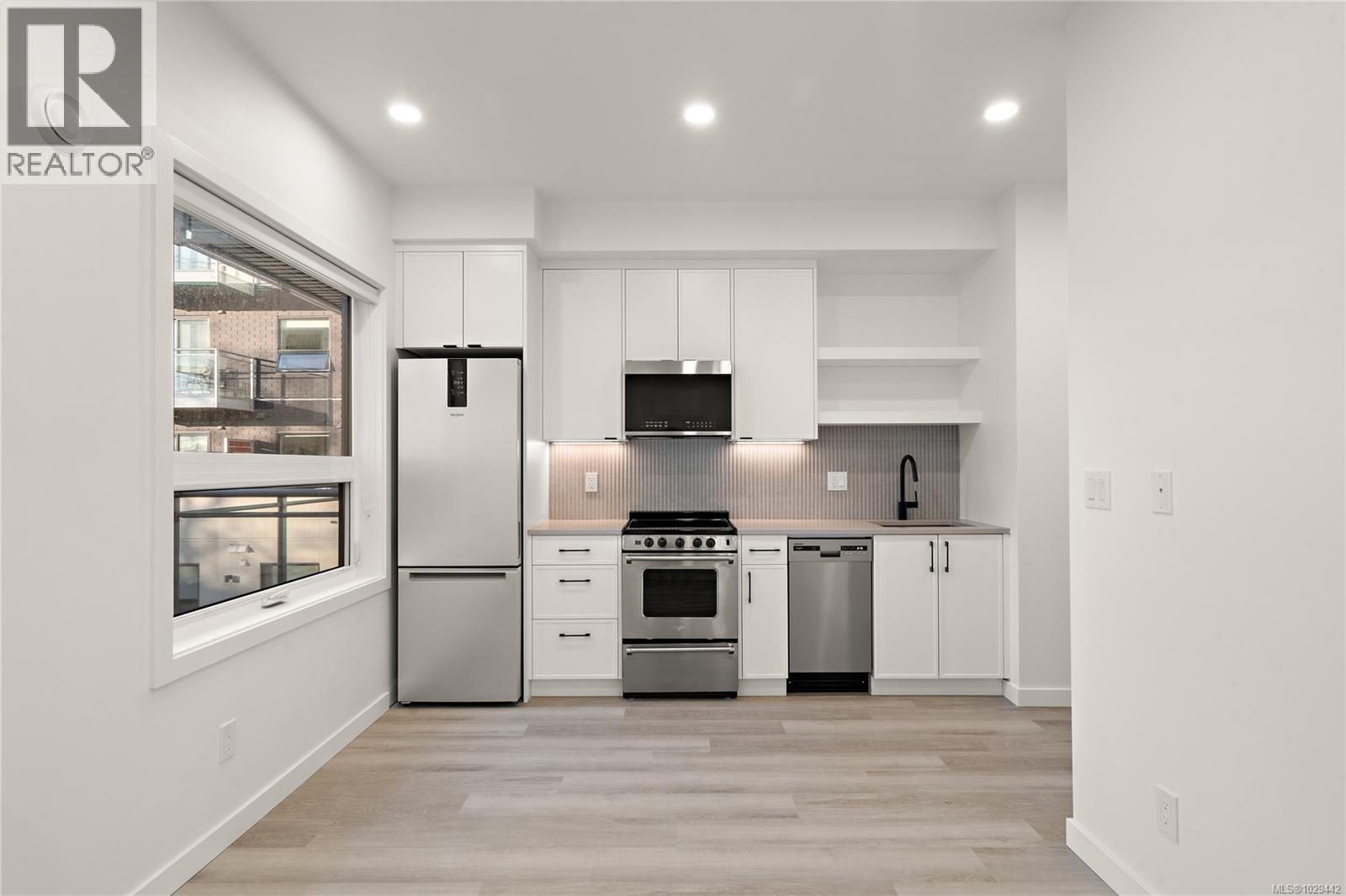 #205 1102 Esquimalt Rd - 1