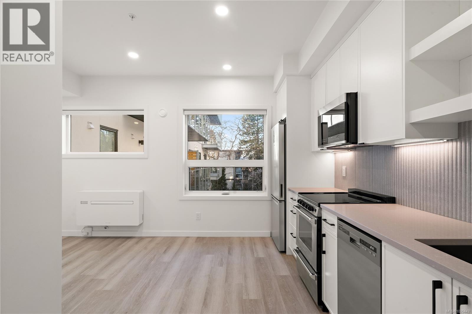 205 1102 Esquimalt Road, Esquimalt