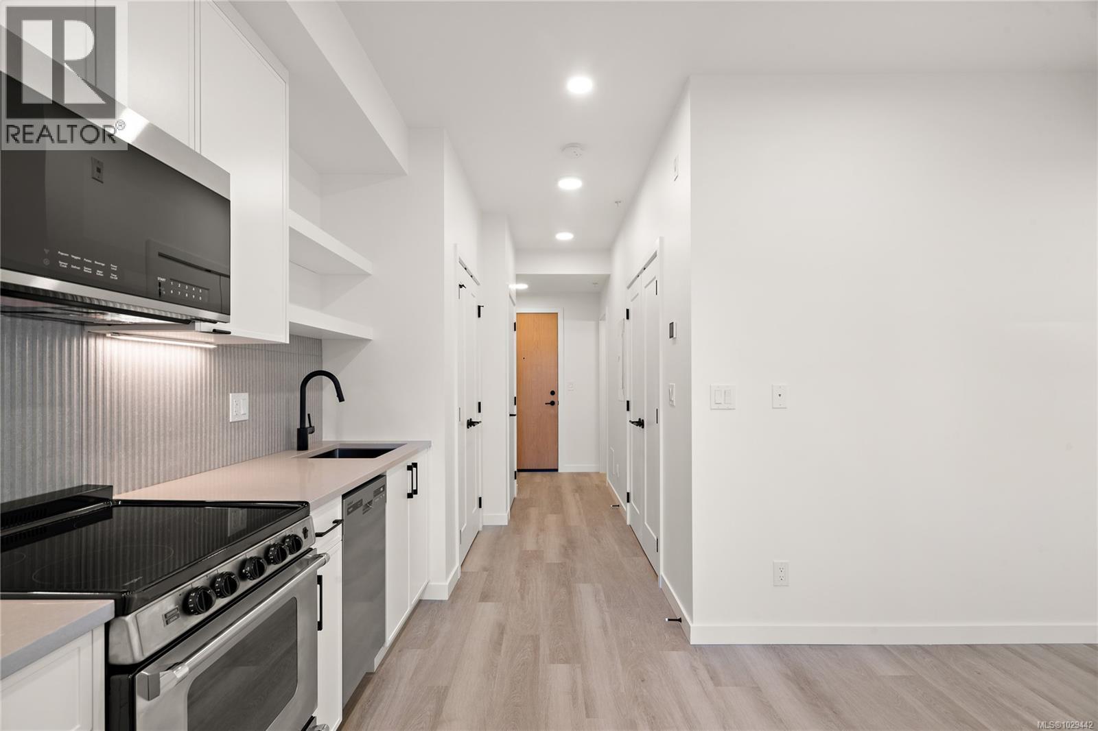 205 1102 Esquimalt Road, Esquimalt