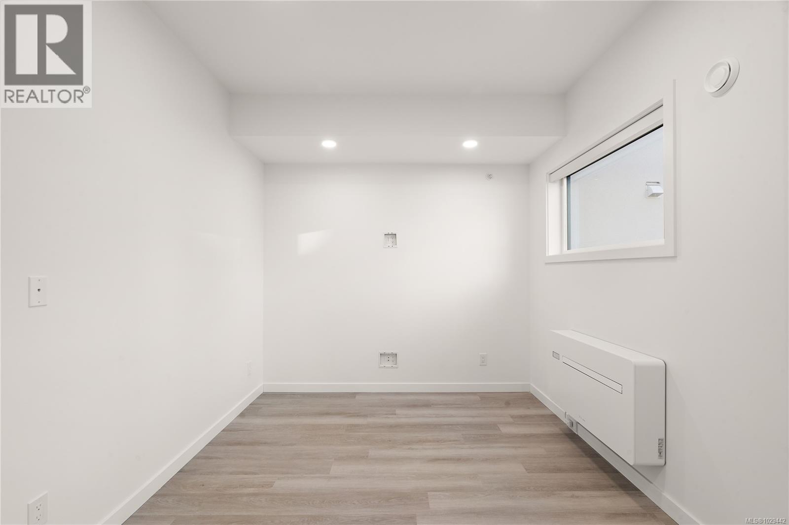 205 1102 Esquimalt Road, Esquimalt