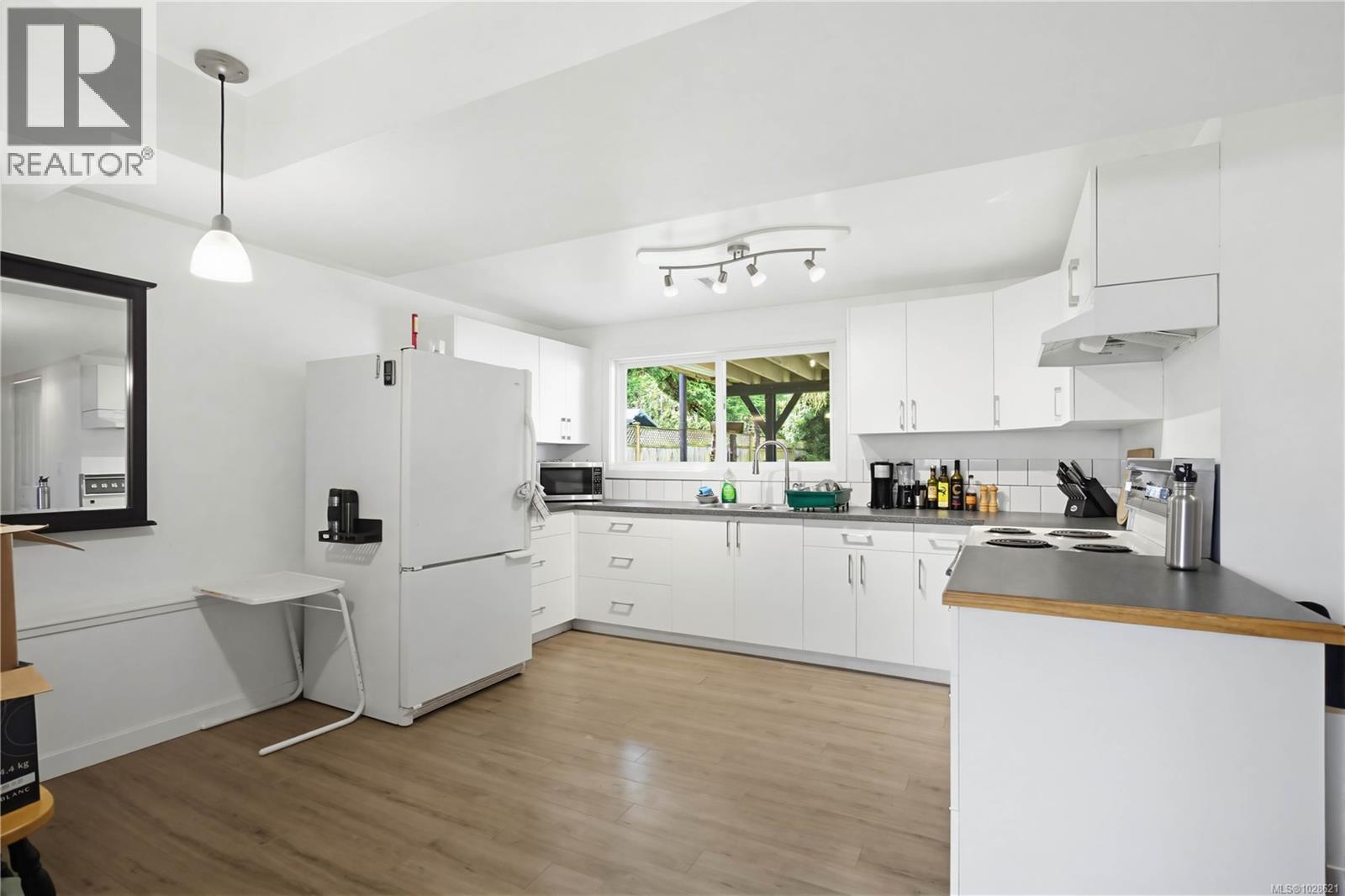  9552 Sharples Road, Sidney