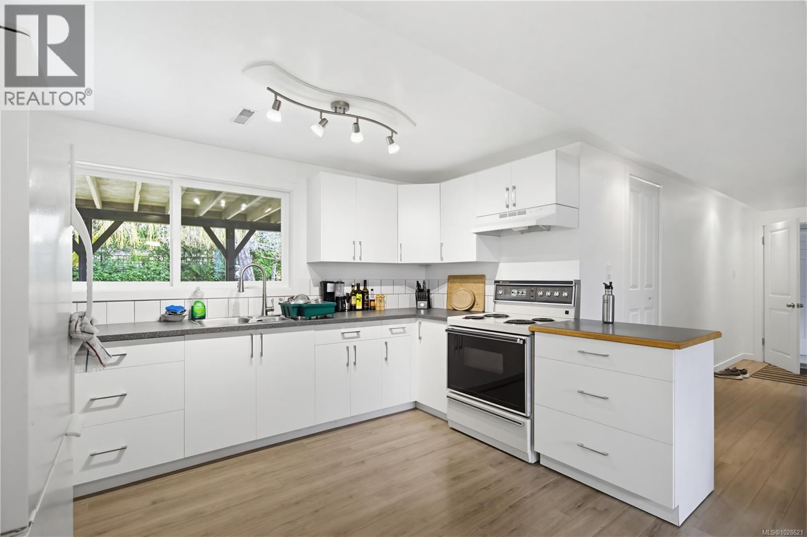  9552 Sharples Road, Sidney