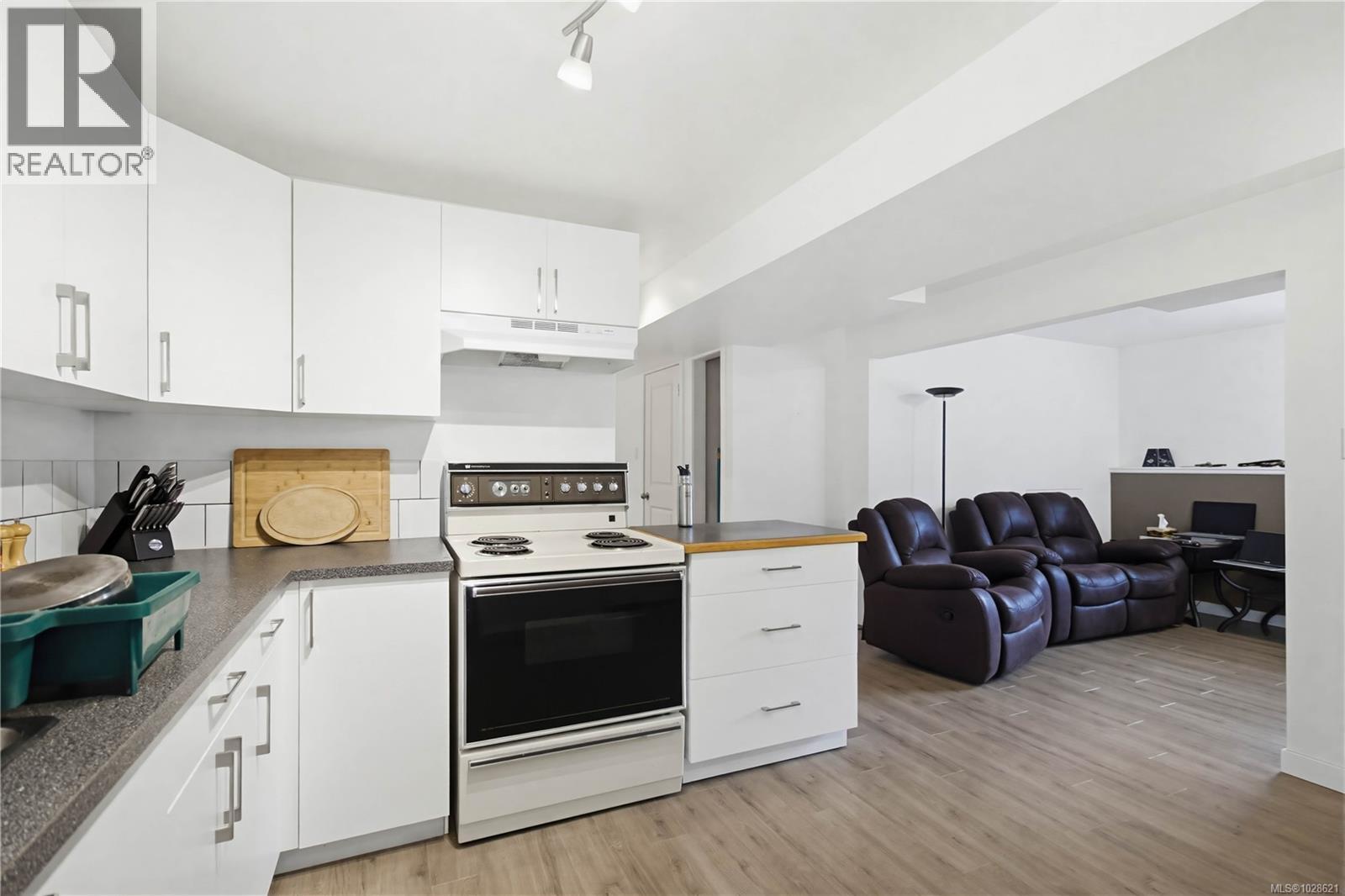  9552 Sharples Road, Sidney