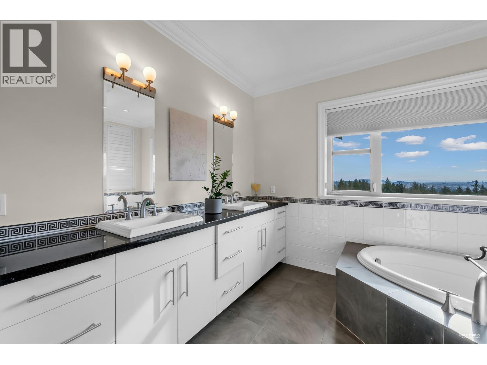 715 KING GEORGES WAY, West Vancouver