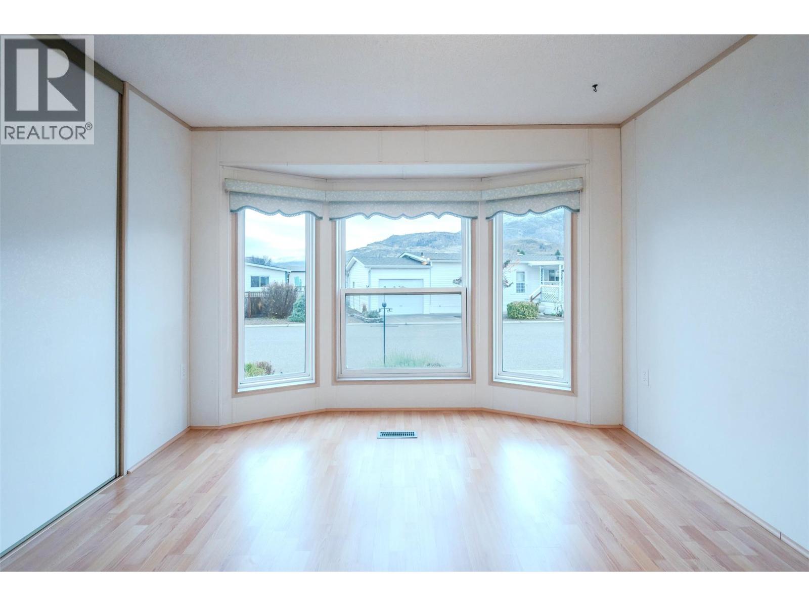 #39 6778 TUCELNUIT DRIVE - 19