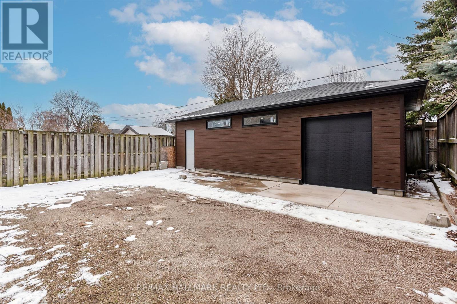 52 ATHLONE ROAD,Toronto (East York),,