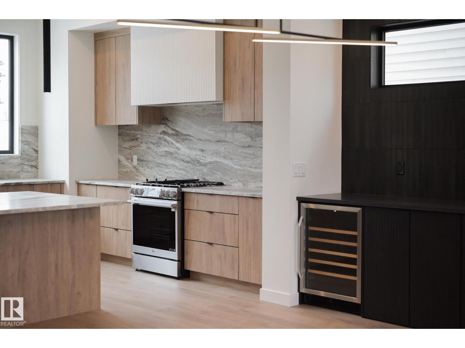 9140 74 AV NW - 1