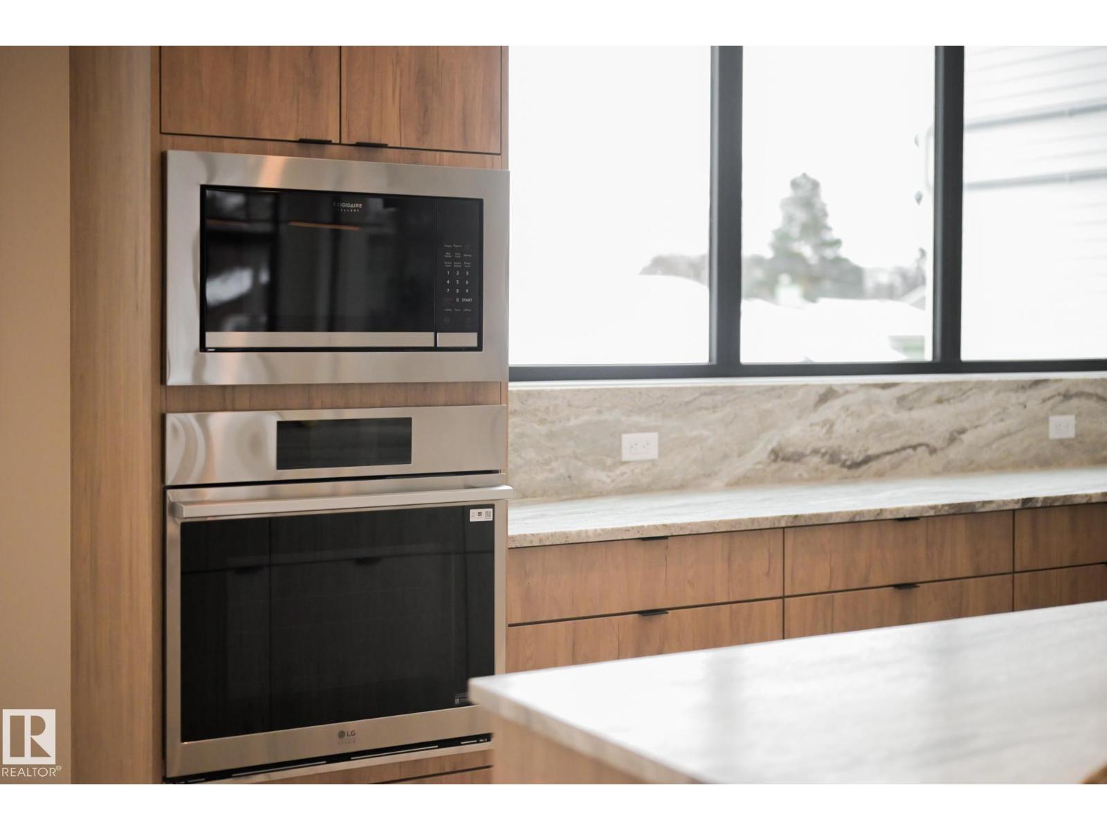 9140 74 AV NW - 10