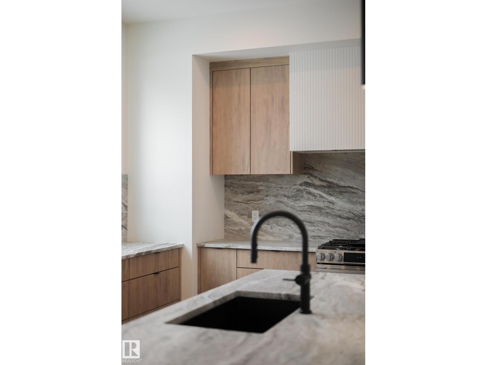 9140 74 AV NW - 11