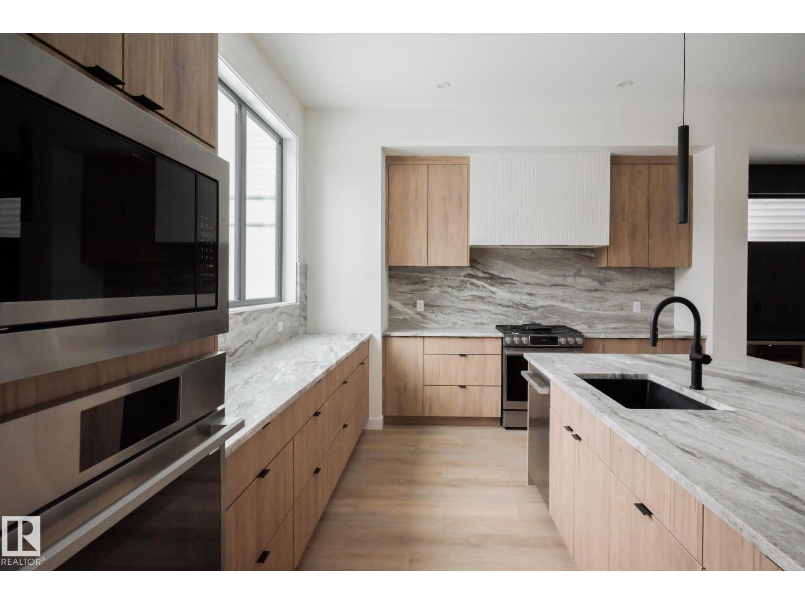 9140 74 AV NW - 14