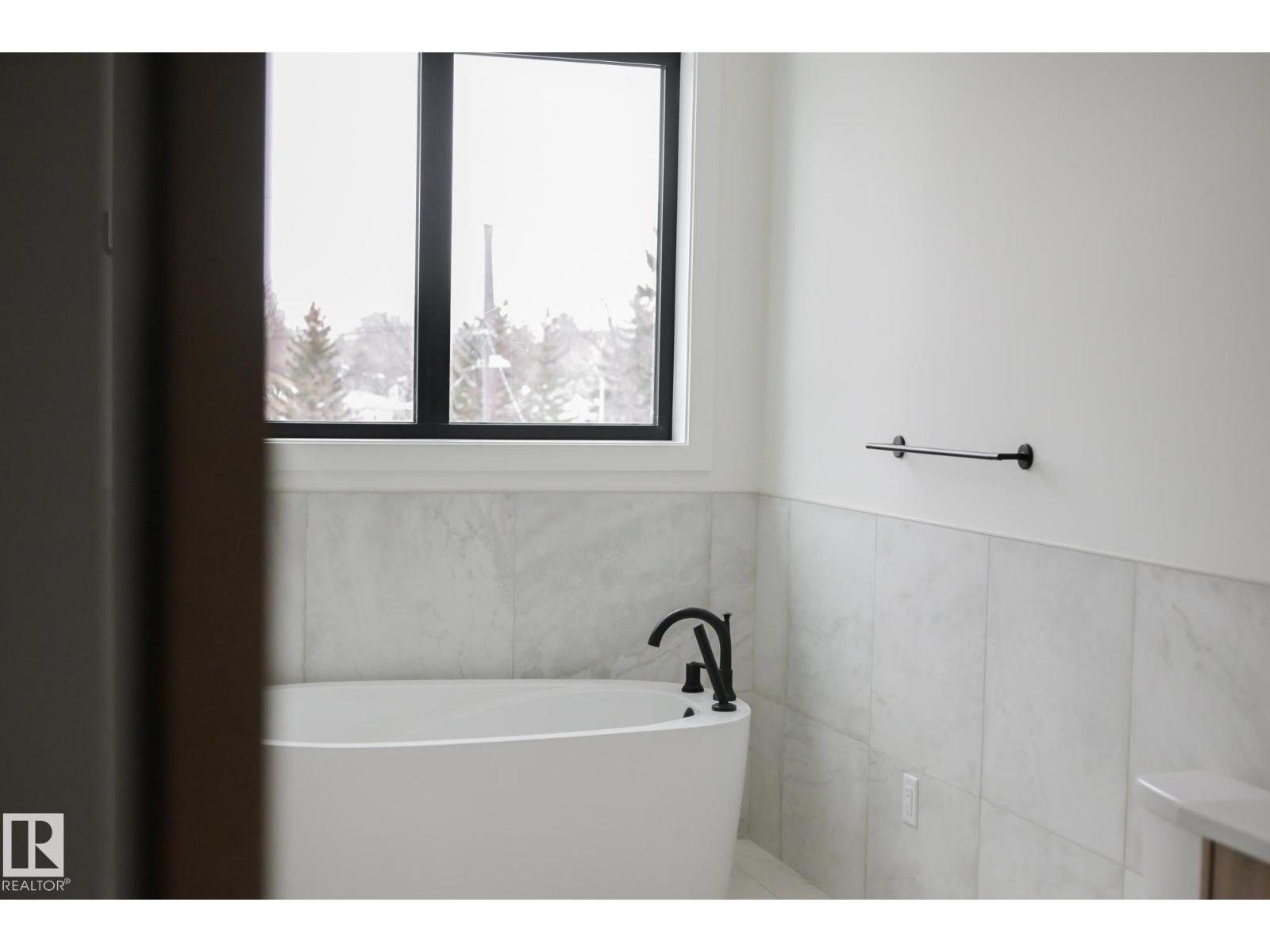 9140 74 AV NW - 19