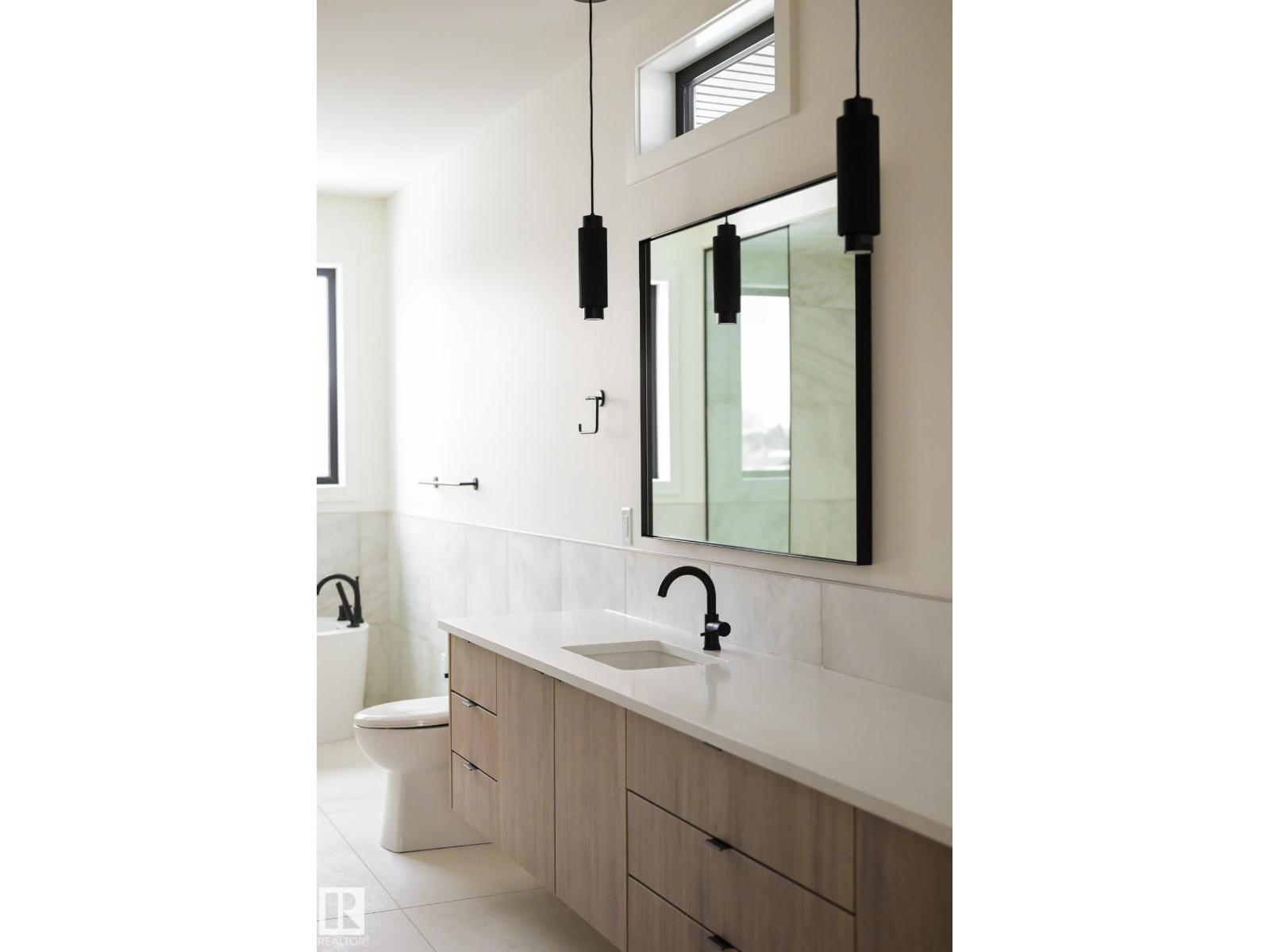 9140 74 AV NW - 21