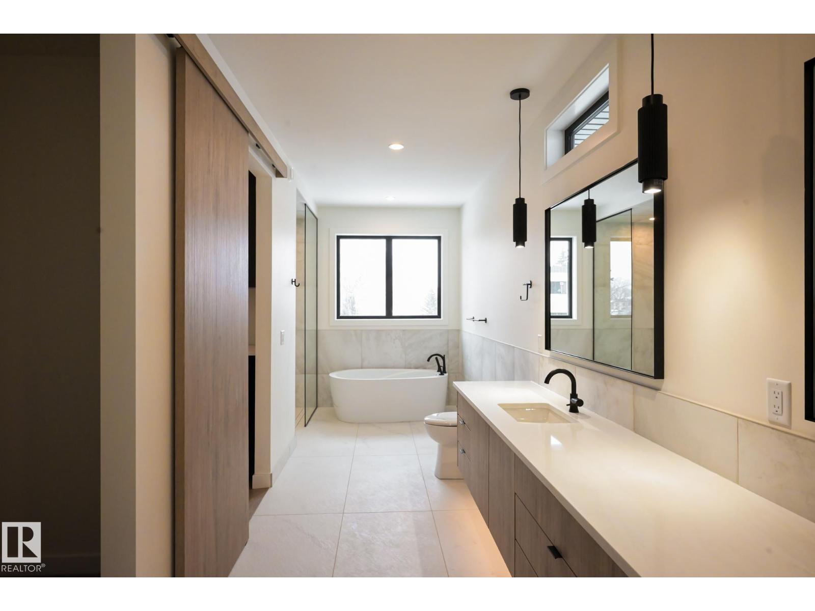 9140 74 AV NW - 24