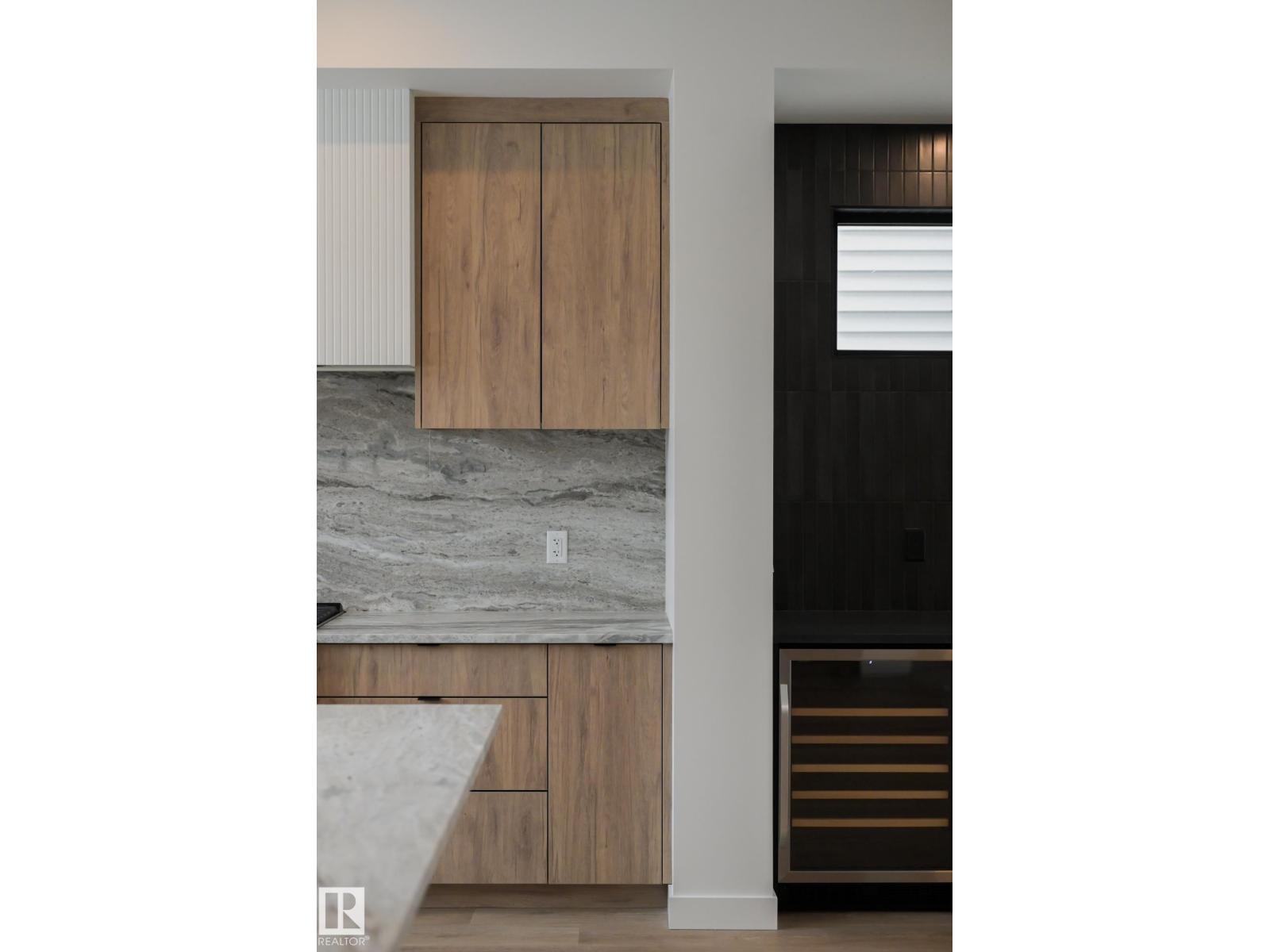 9140 74 AV NW - 3