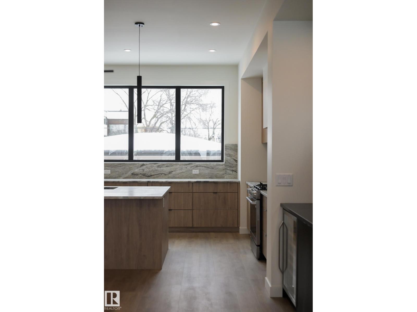 9140 74 AV NW - 5
