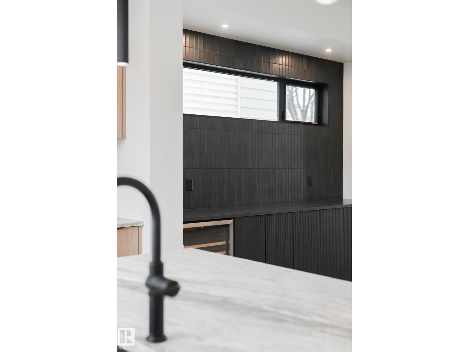 9140 74 AV NW - 6