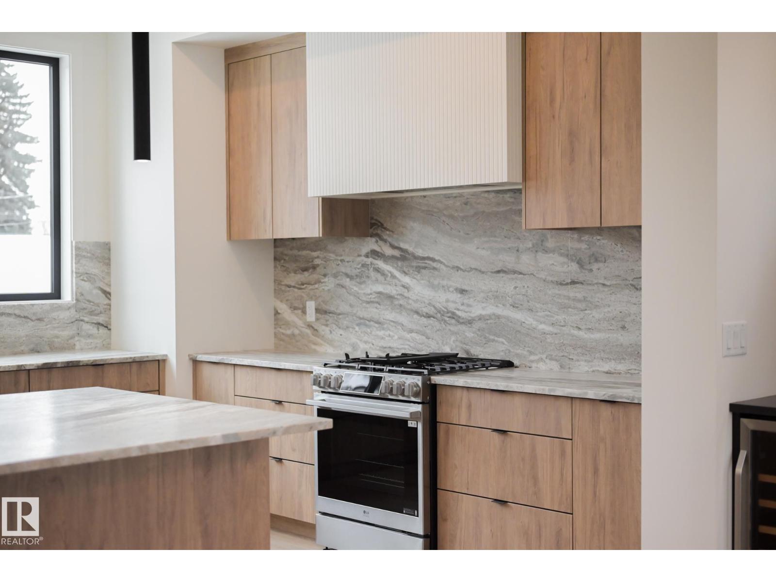 9140 74 AV NW - 9