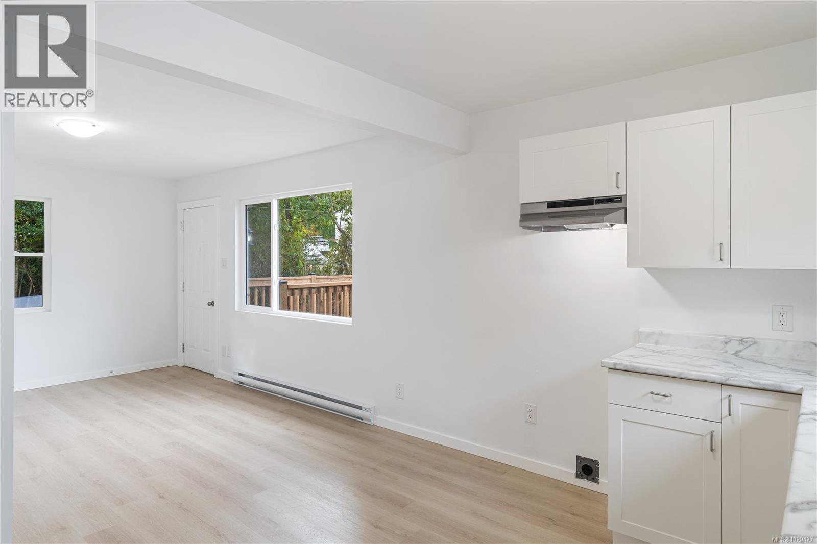 656 LAMBERT AVE - 10