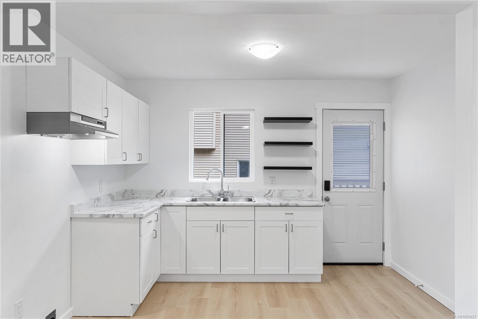 656 LAMBERT AVE - 15