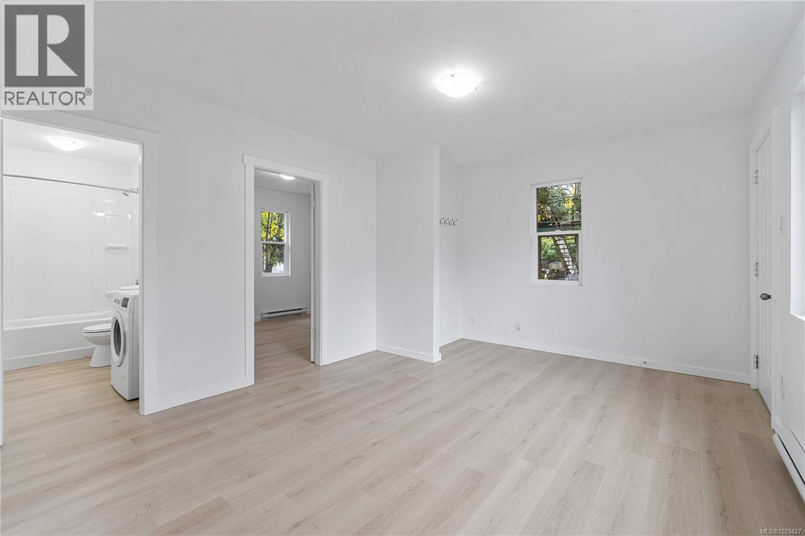 656 LAMBERT AVE - 16