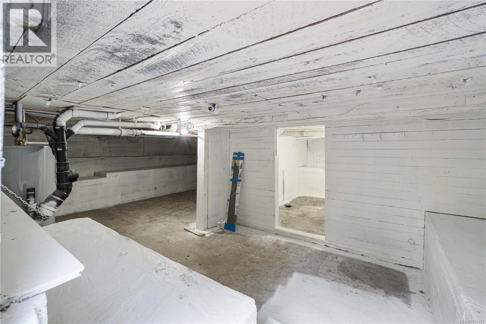 656 LAMBERT AVE - 17