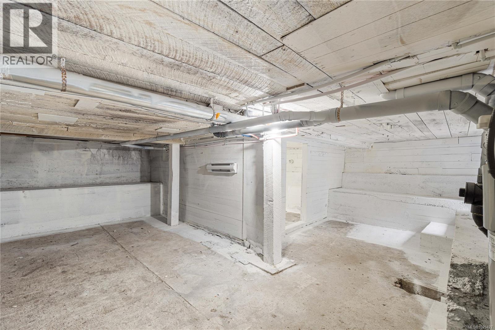 656 LAMBERT AVE - 19