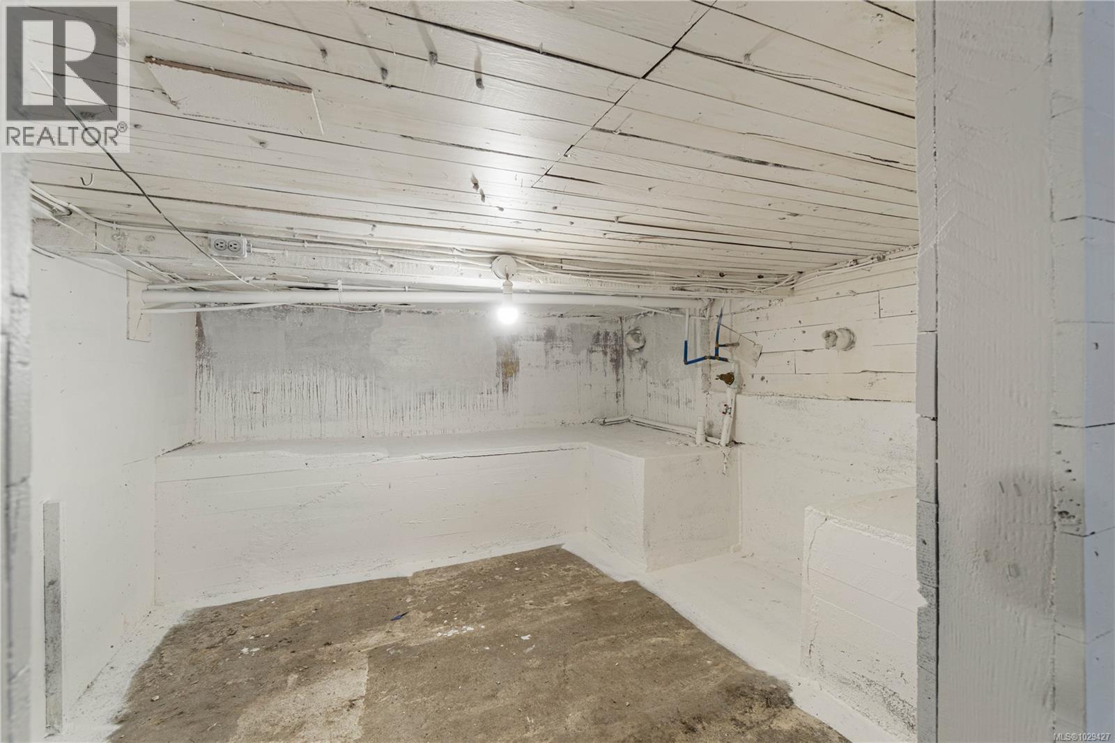 656 LAMBERT AVE - 20