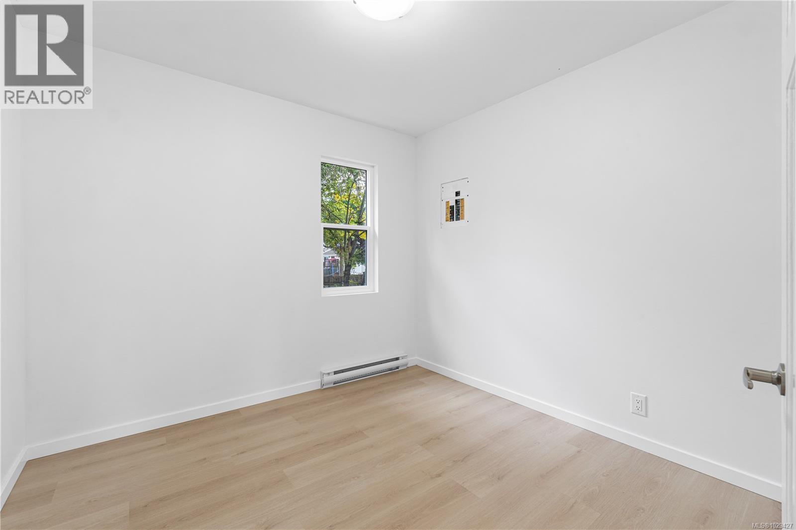 656 LAMBERT AVE - Image 3