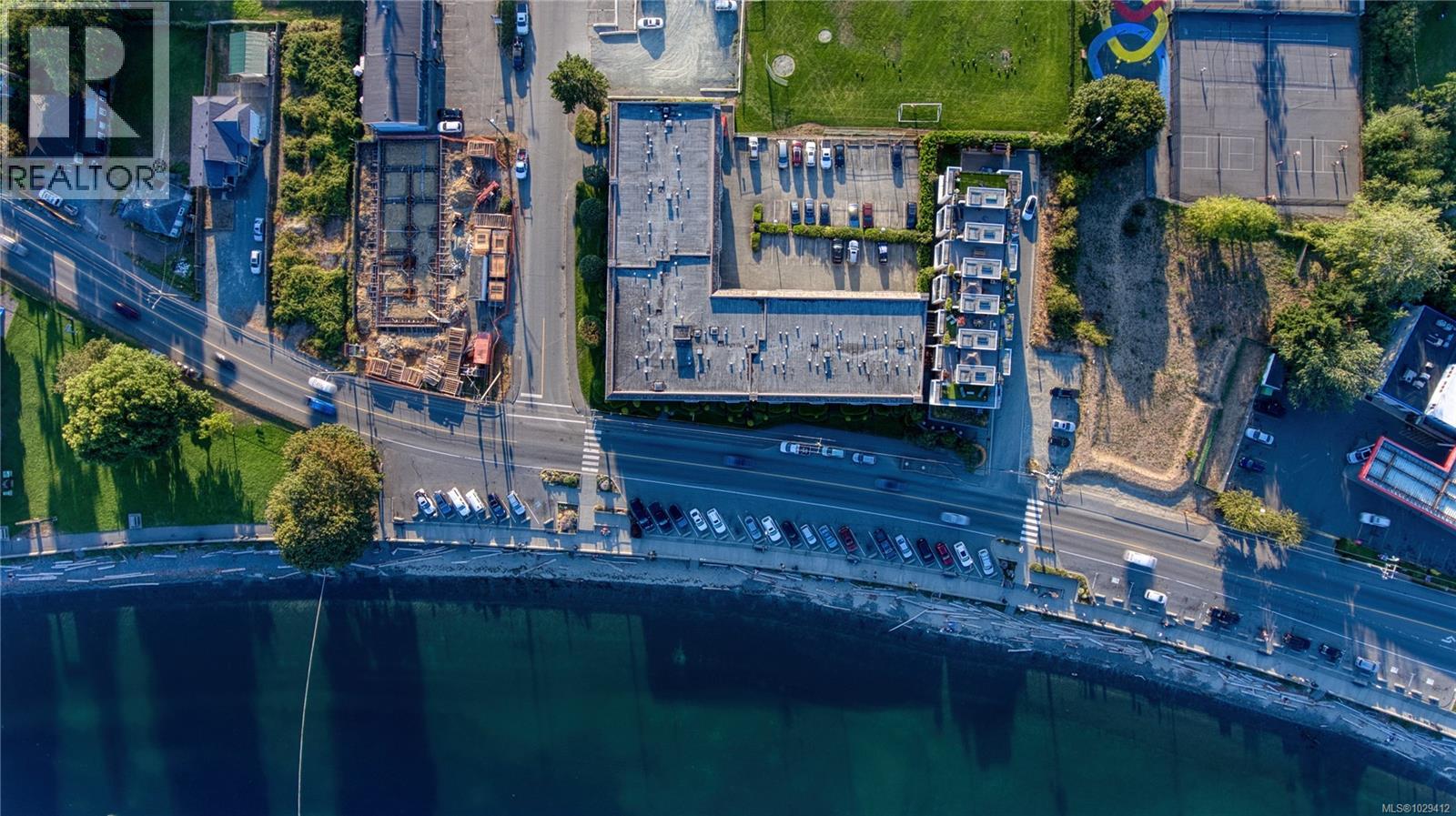 #308 2815 DEPARTURE BAY RD - Image 2