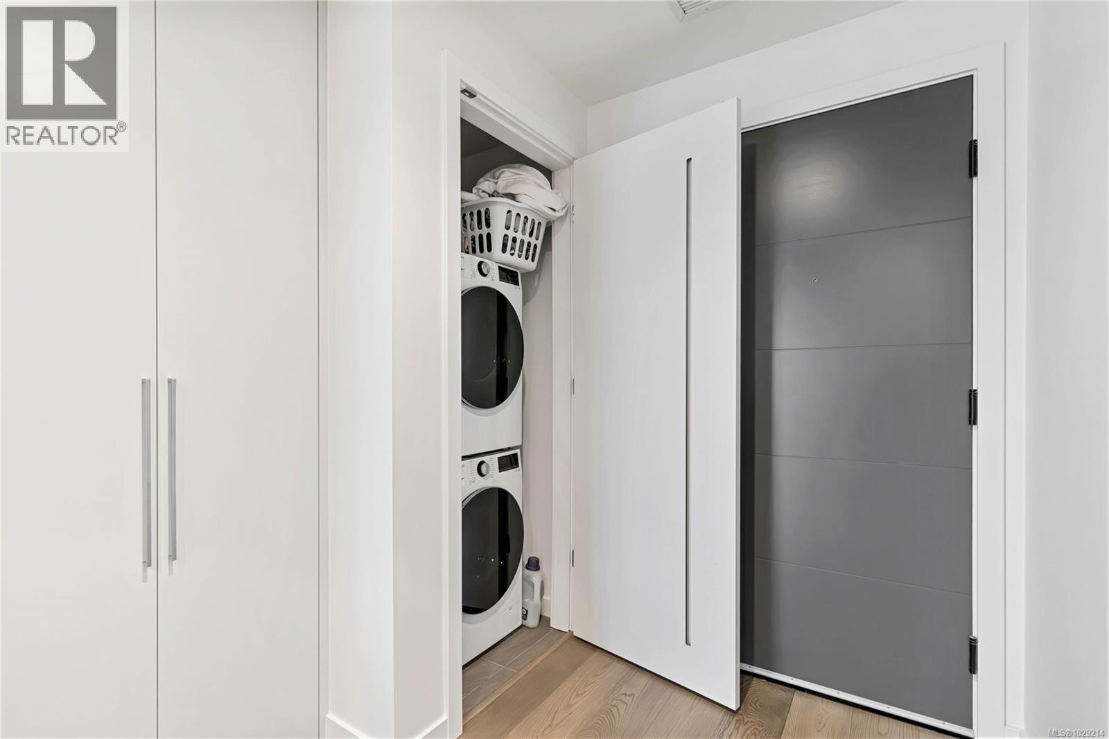 #1006 2000 HANNINGTON RD - 17