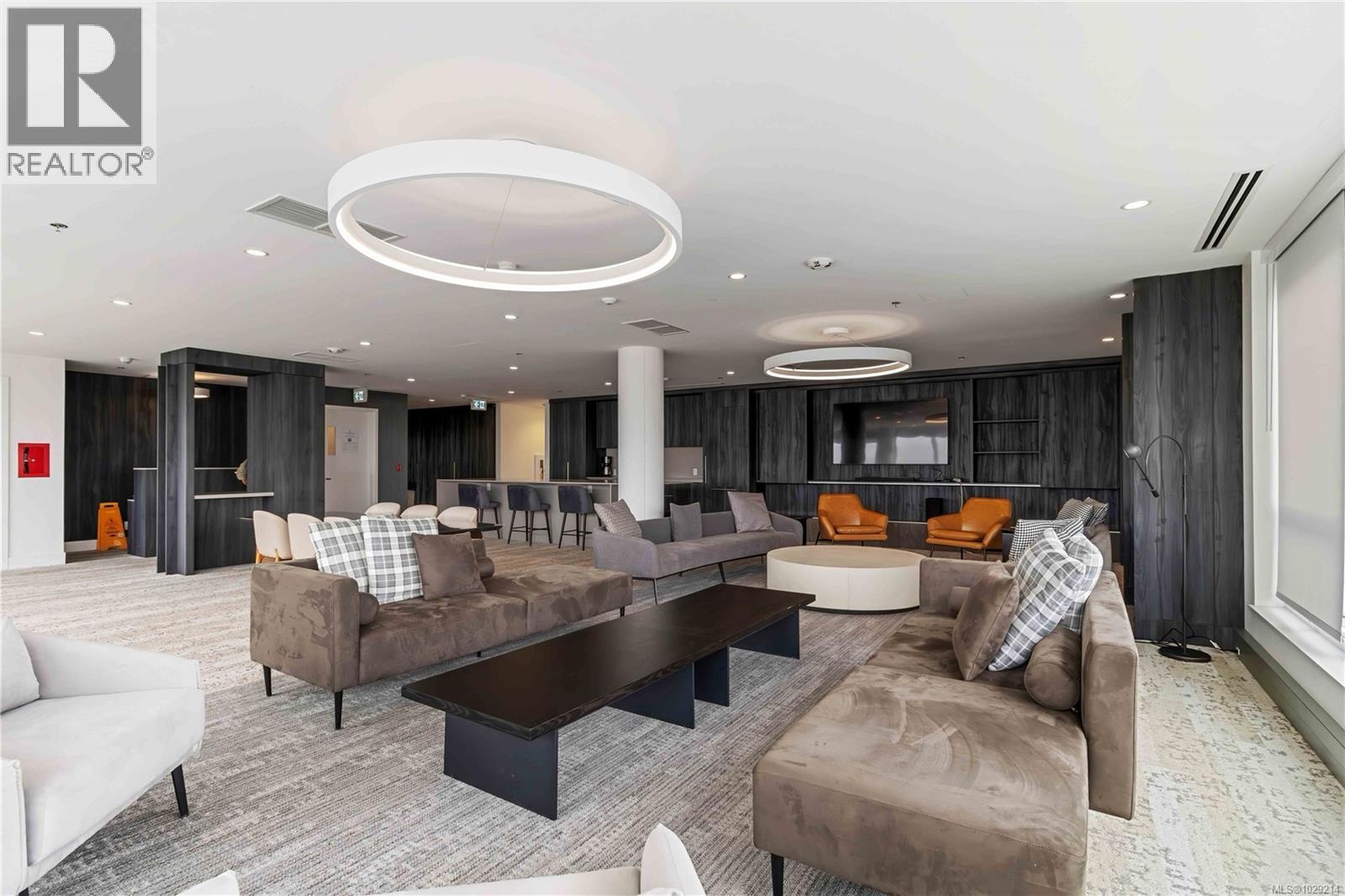 #1006 2000 HANNINGTON RD - 33