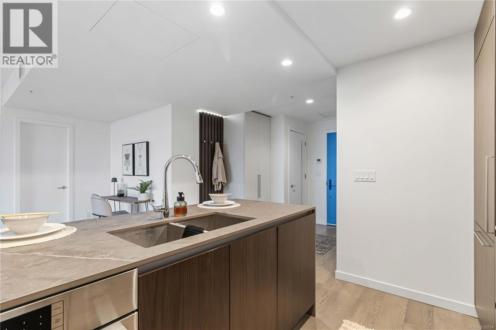 #1006 2000 HANNINGTON RD - 8