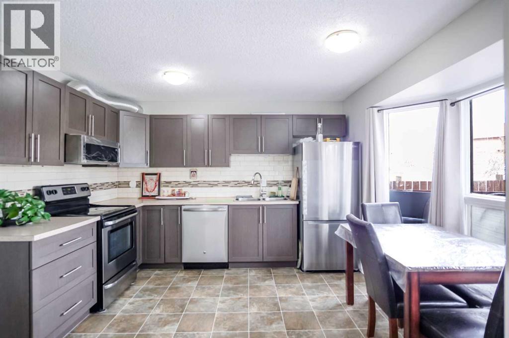 Single Family House for Sale in  Templeby Way NE Temple Calgary 