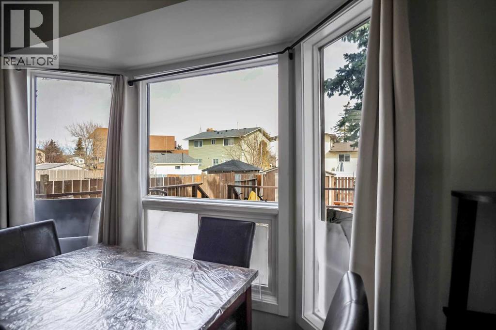 Single Family House for Sale in  Templeby Way NE Temple Calgary 